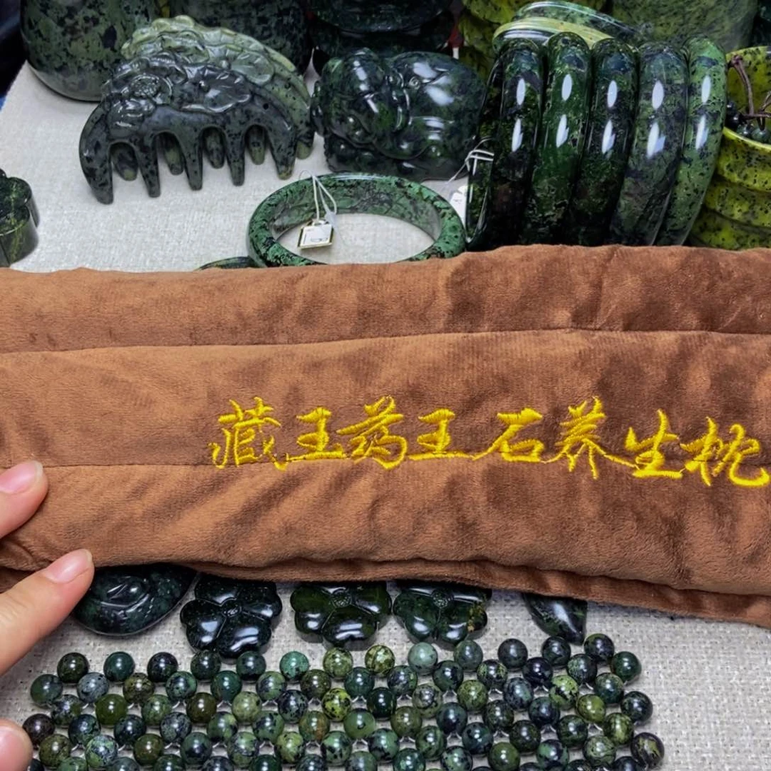 蛇纹石玉枕头未镶嵌