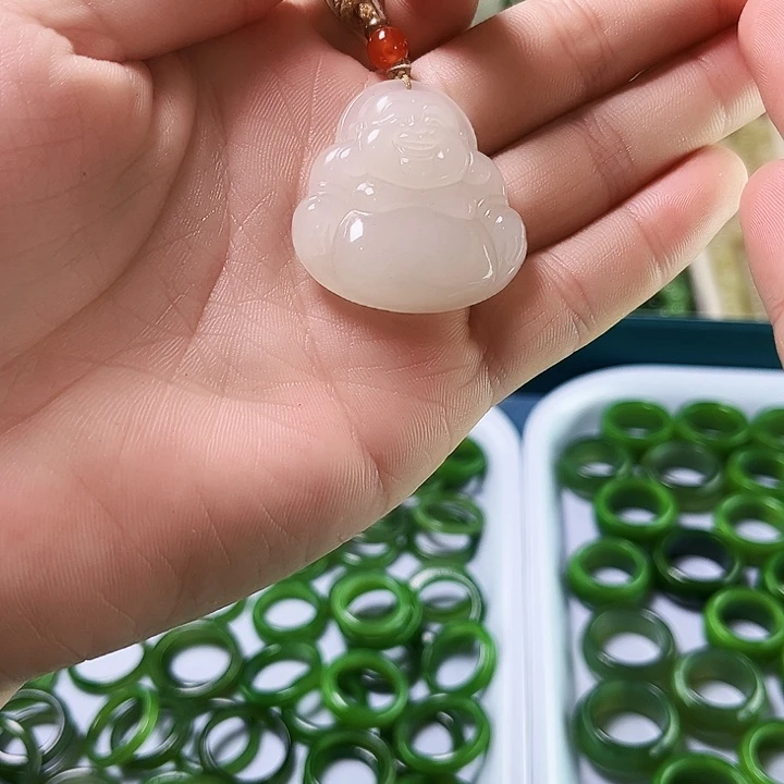 和田玉未镶嵌吊坠(赠链)