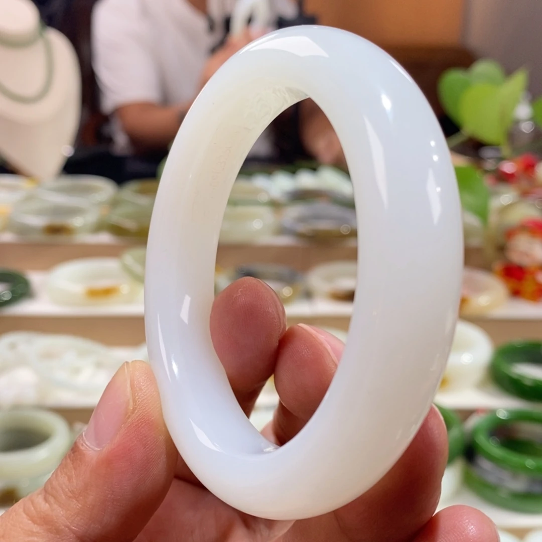 和田玉未镶嵌手镯