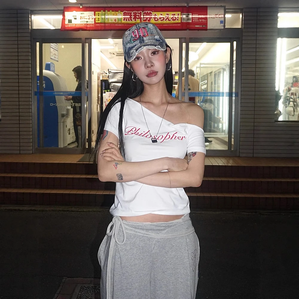 韩货-斜领露肩辣妹束带短款T恤2025夏女ins印花短袖上衣sculpt*r