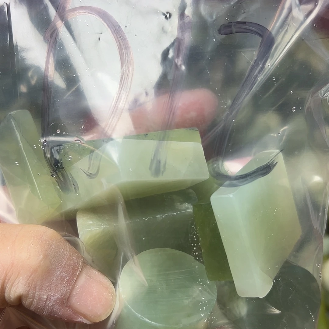 鸿***装蛇纹石玉未镶嵌鱼缸石 盆景石