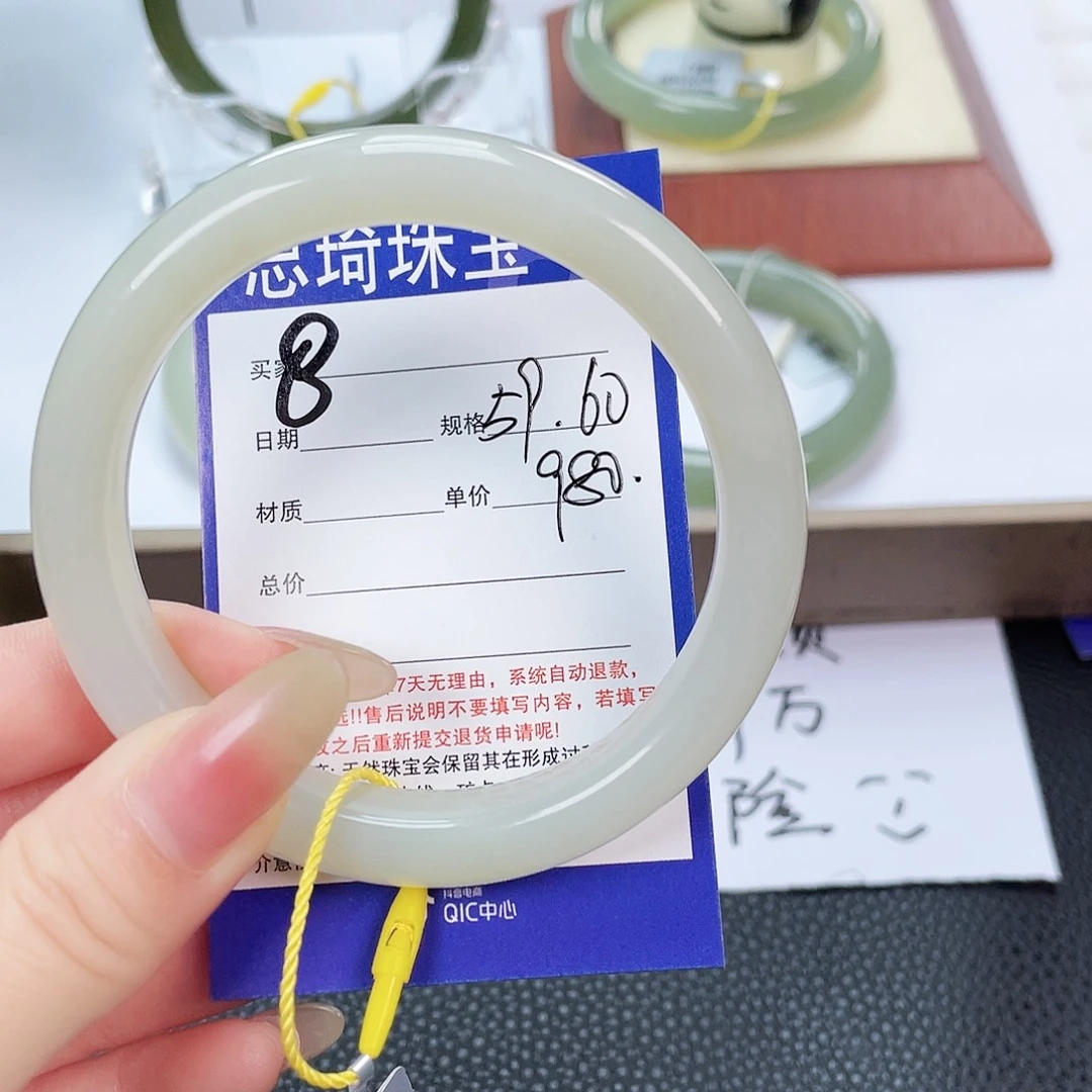 和田玉手镯未镶嵌