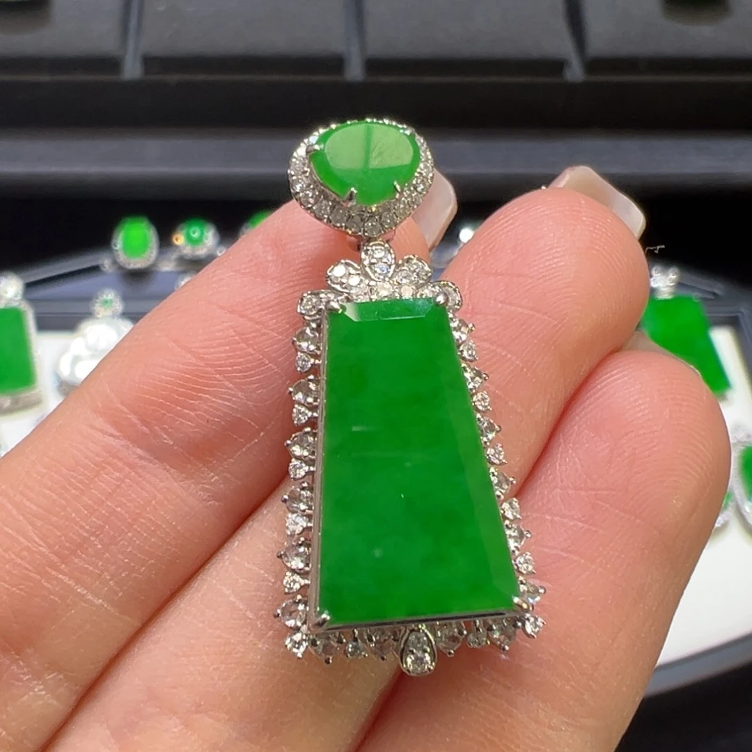 翡翠颈饰18K金镶嵌翡翠