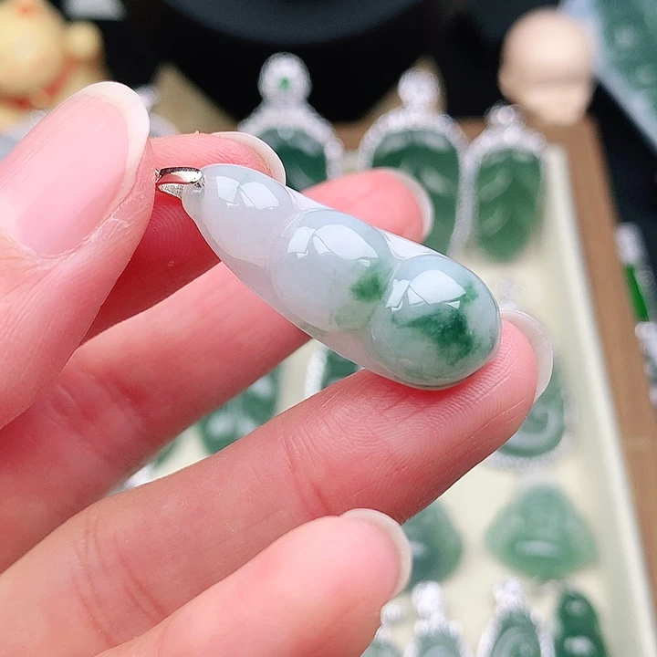 颈饰未镶嵌翡翠吊坠
