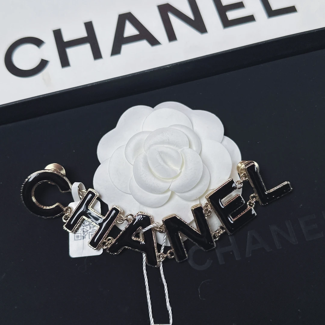 95新 Chanel/香奈儿 柚礼中古/香奈儿黑珐琅字母全拼胸针CG503011
