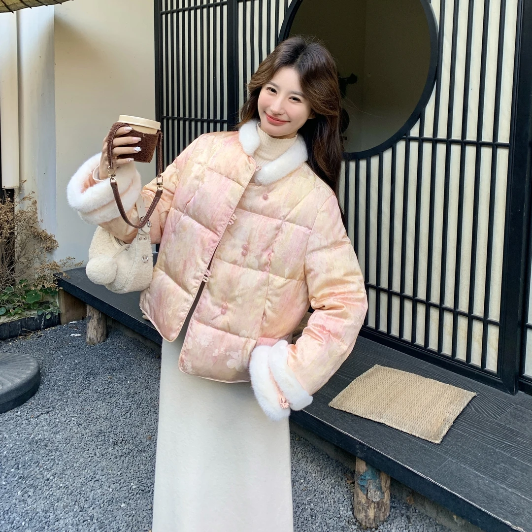粉色新中式毛绒拼接印花羽绒服短款女2025冬新款甜美减龄加厚外套