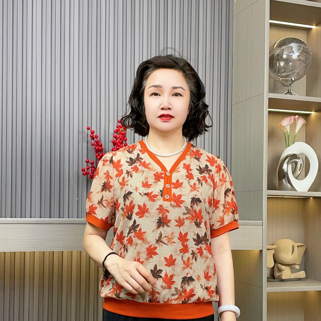 常规款褶皱时尚短袖中老年女装碎花休闲女装小衫妈妈装V领上衣