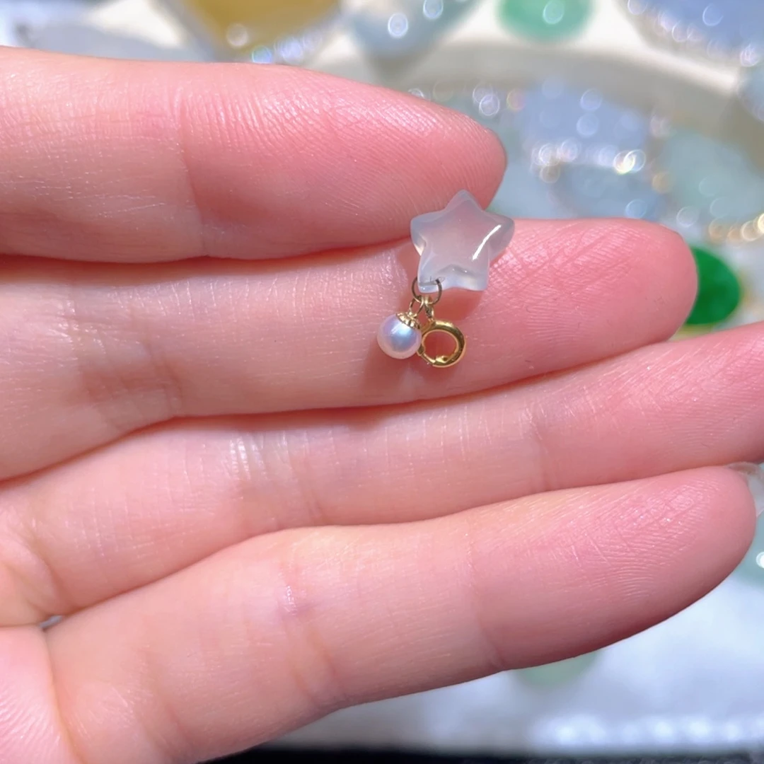 翡翠颈饰18K金镶嵌翡翠
