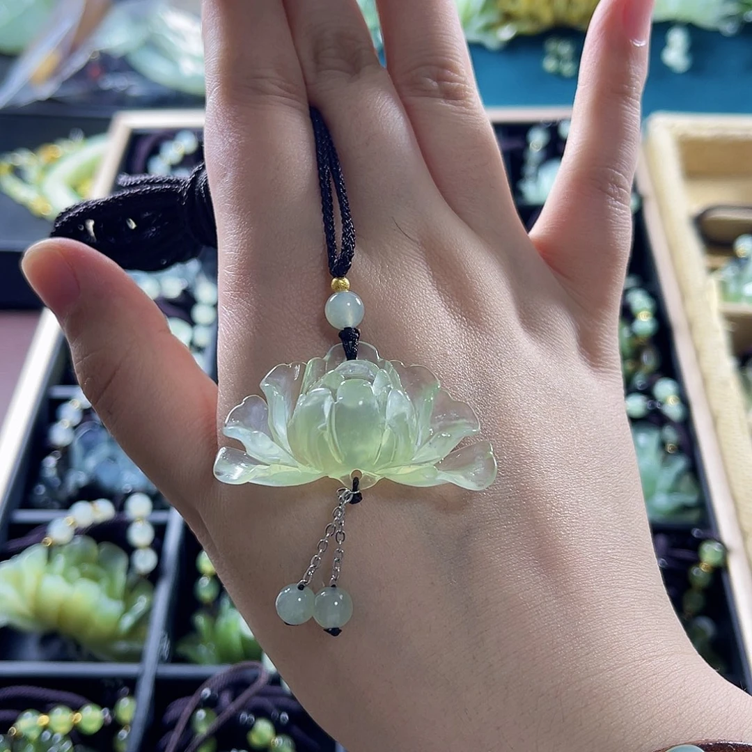 蛇纹石玉颈饰合金