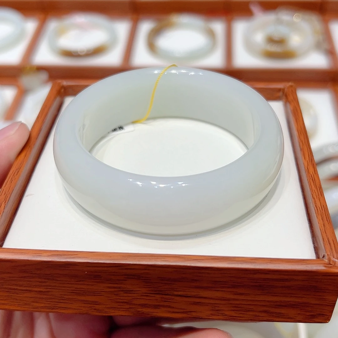 和田玉手镯未镶嵌轮胎镯型羊脂白玉