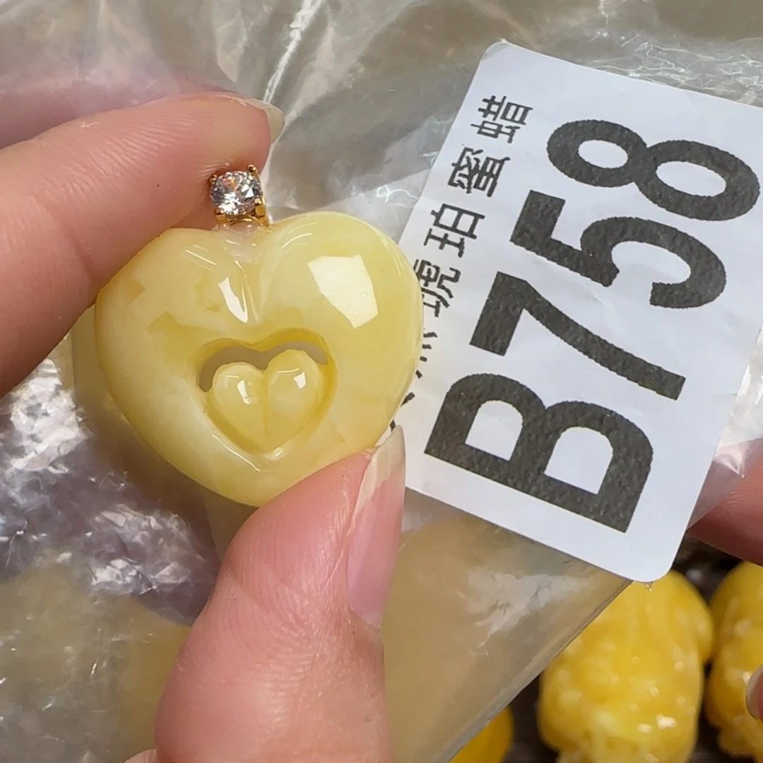 蜜蜡未镶嵌珠宝奇石
