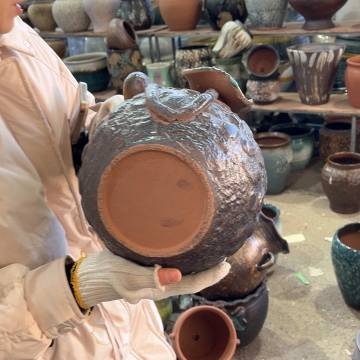 无孔 高18 口22。