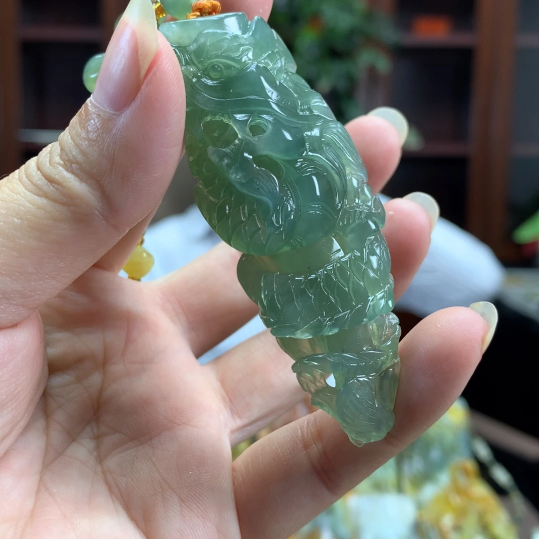 未镶嵌蛇纹石玉颈饰