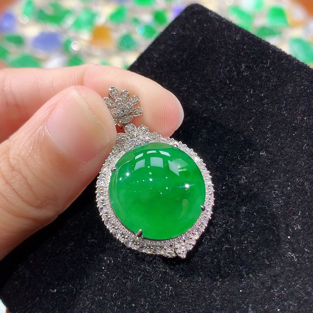 翡翠18K金镶嵌颈饰