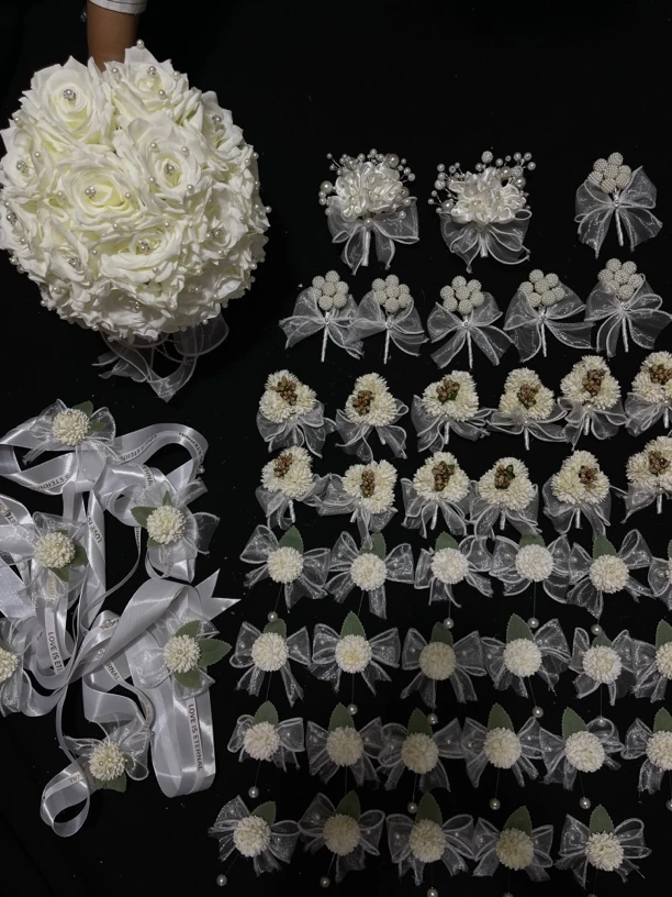 手捧花新娘新郎一对伴娘伴郎一对女头男头一对伴娘团30 个要带花