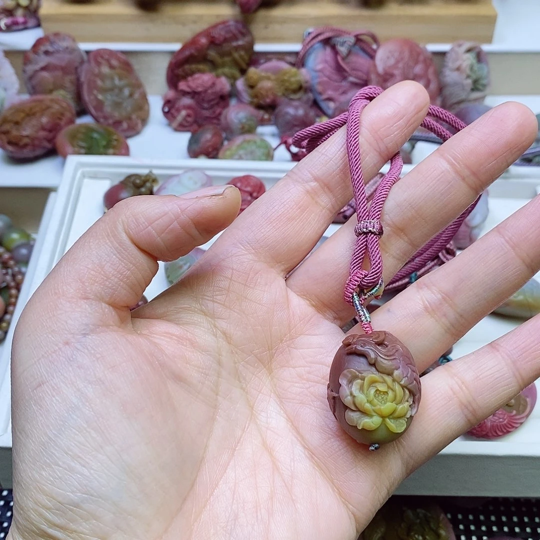 玛瑙/玉髓盐源玛瑙吊坠未镶嵌