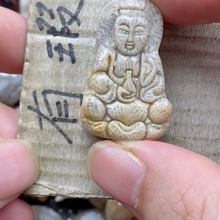 颈饰未镶嵌硅化珊瑚（珊瑚玉）苏*有瑕 小