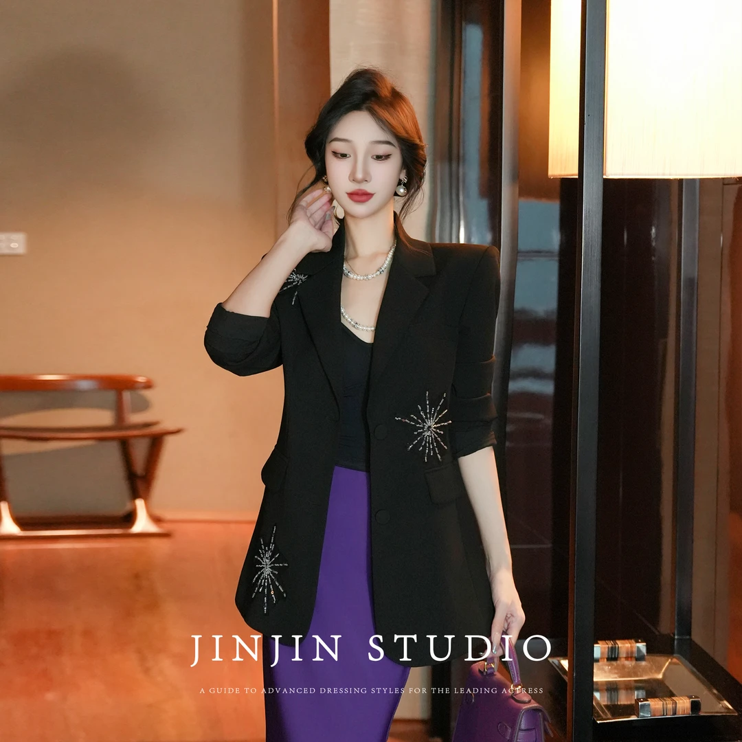 MD进进原创【绚丽多彩】2025欧若风气质时尚西装设计感亮片烟花外套