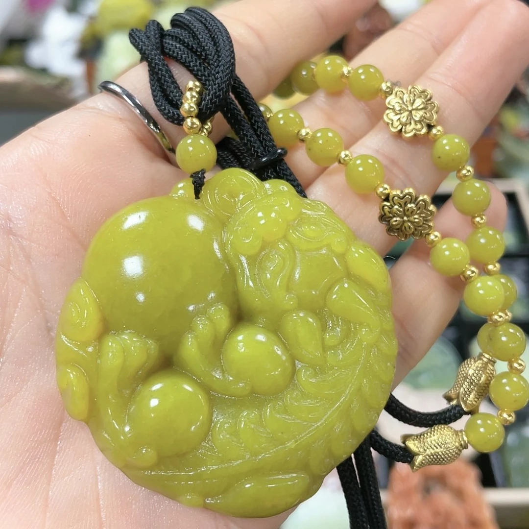 蛇纹石玉颈饰合金