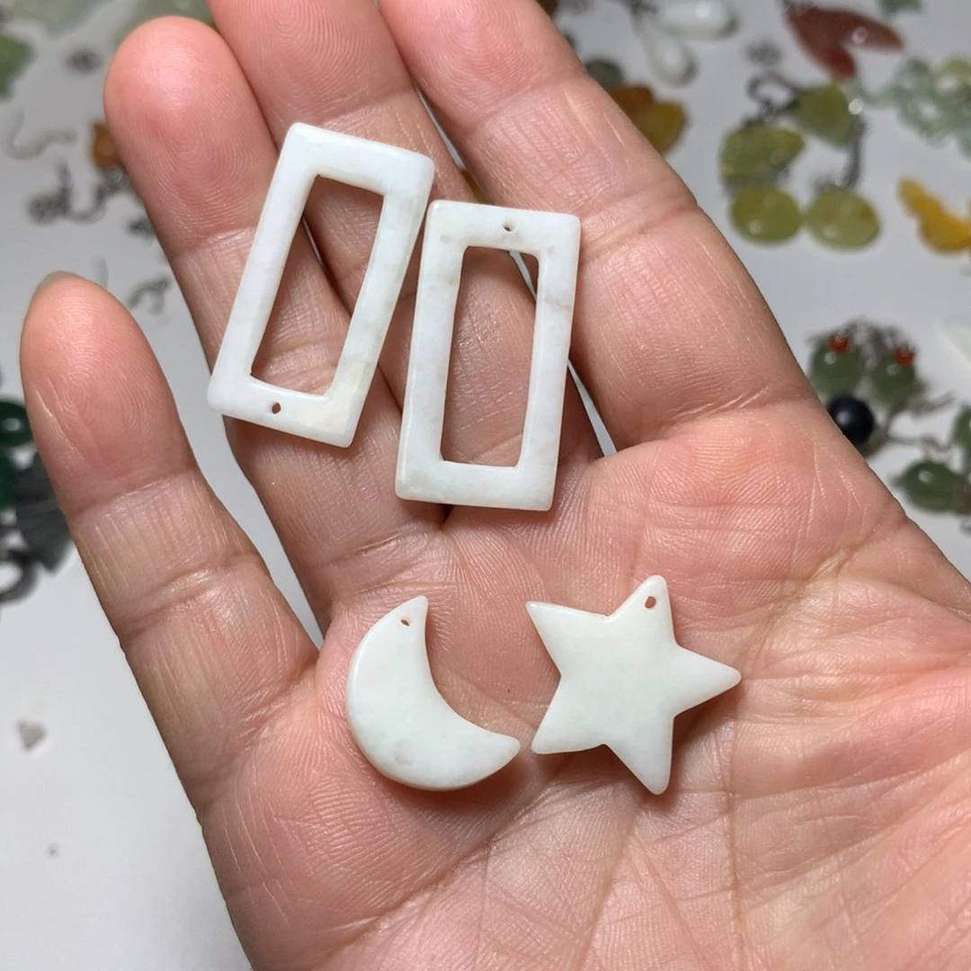 蛇纹石玉耳环未镶嵌星****界