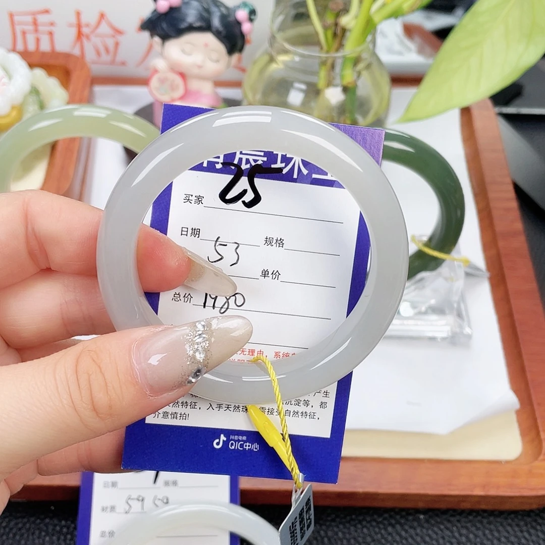 和田玉未镶嵌手镯