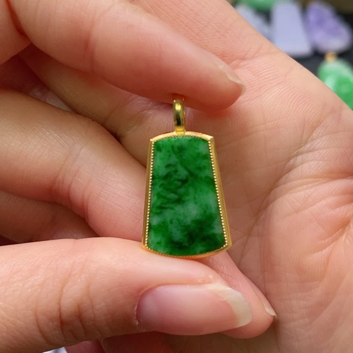 翡翠颈饰未镶嵌吊坠