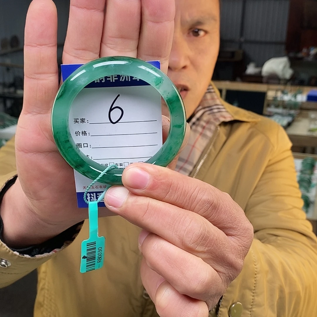 石英质玉（非洲翠）未镶嵌手镯