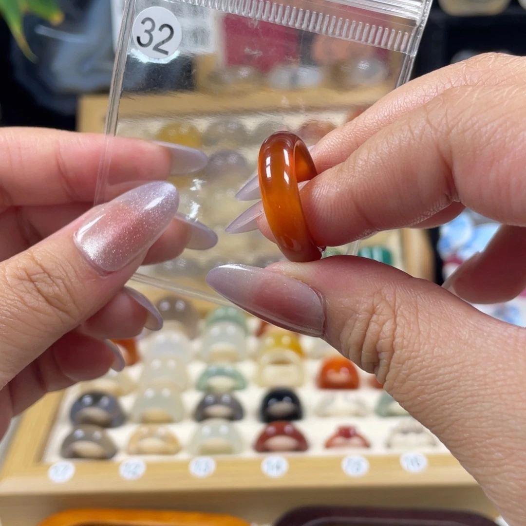 玛瑙/玉髓未镶嵌戒指32号港码18直径18.1（非质量问题.不退不换）