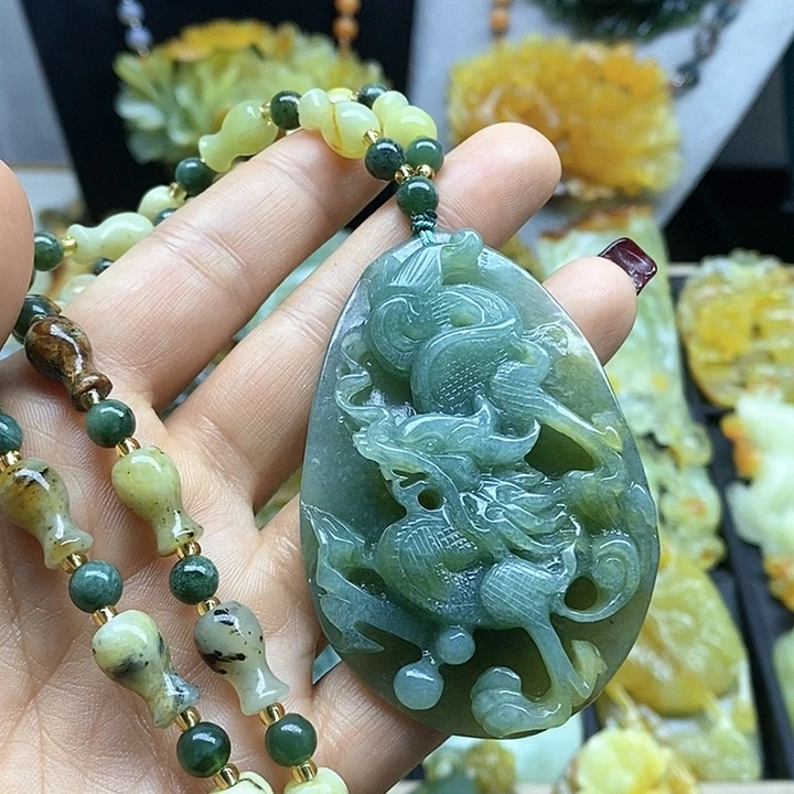 蛇纹石玉挂件未镶嵌