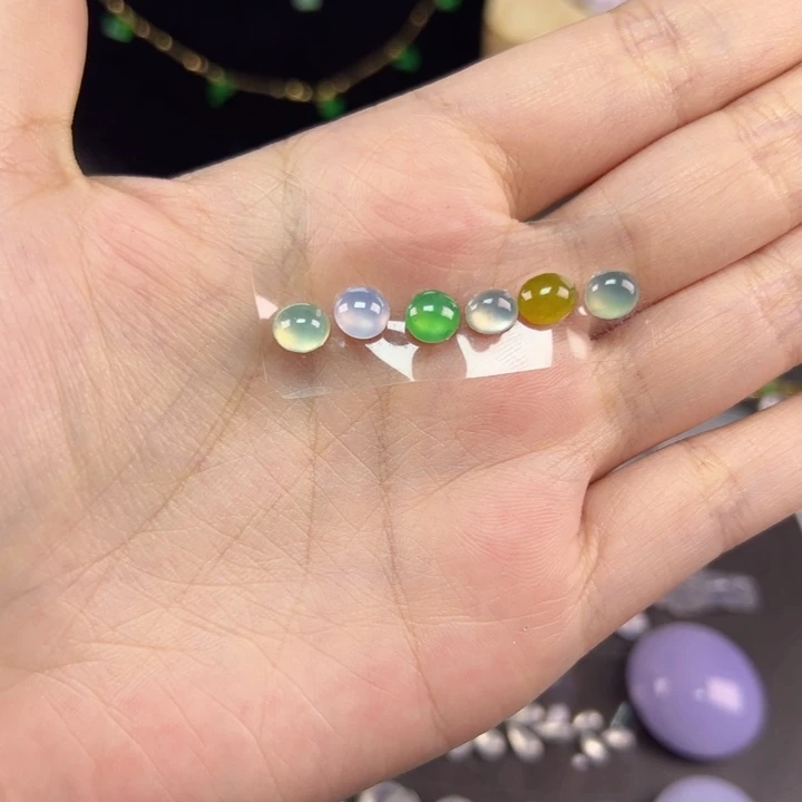 裸石翡翠一手5颗蛋面