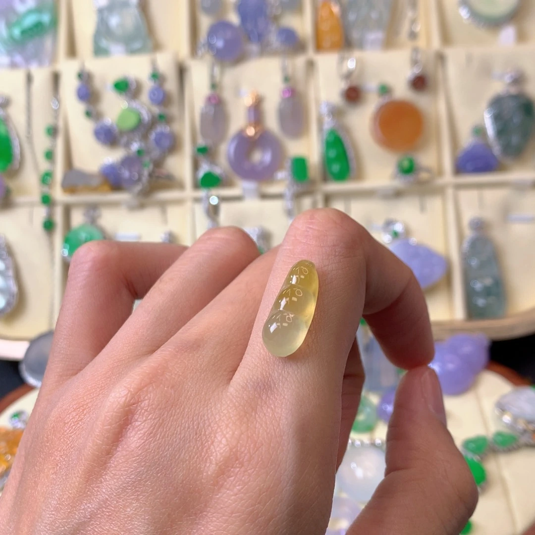 翡翠颈饰未镶嵌裸石