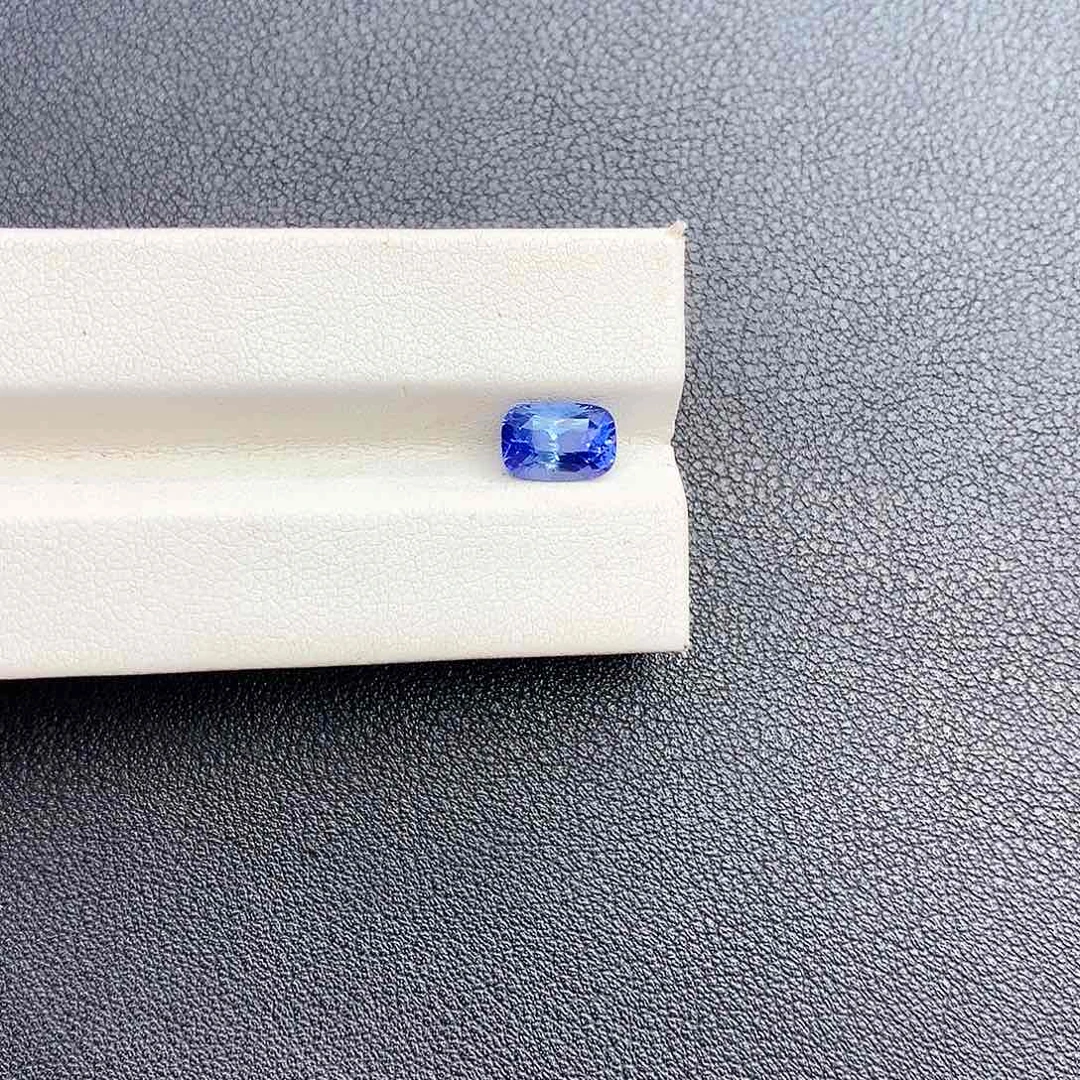 蓝宝石裸石未镶嵌无烧矢车菊2.58克拉