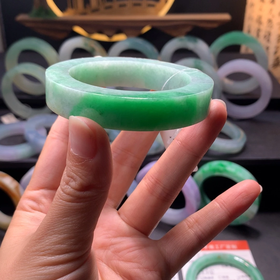 定制翡翠未镶嵌翡翠手镯