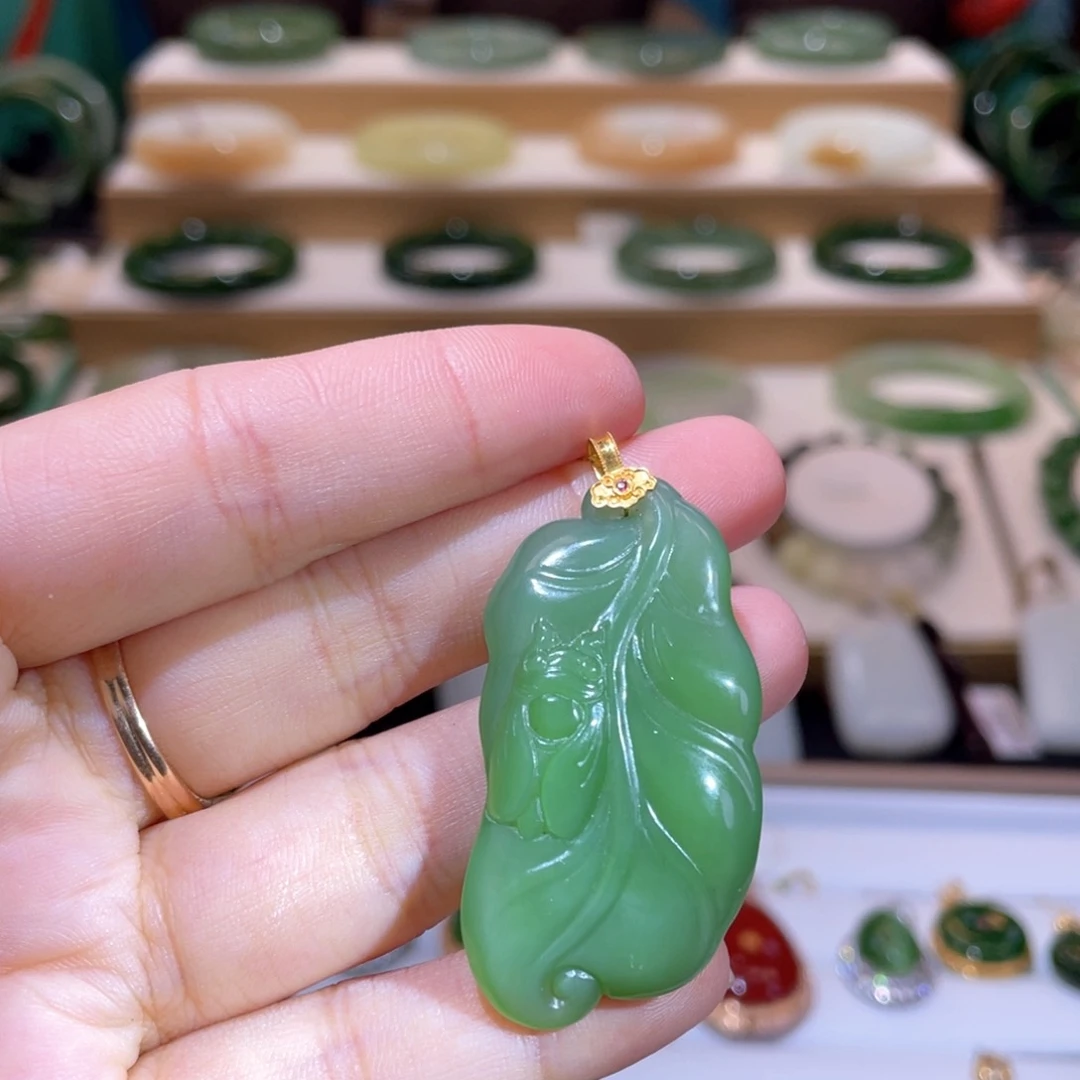 和田玉18K金镶嵌颈饰高品粉绿吊坠
