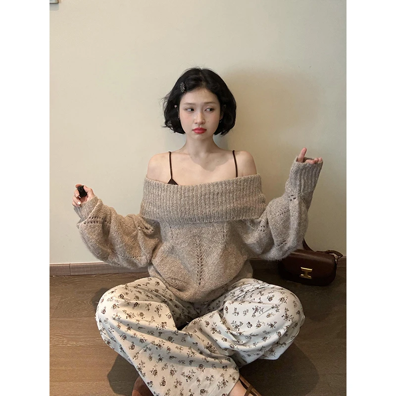 早秋流行穿搭法式一字肩套头毛衣女秋冬韩系慵懒风漏肩针织衫上衣