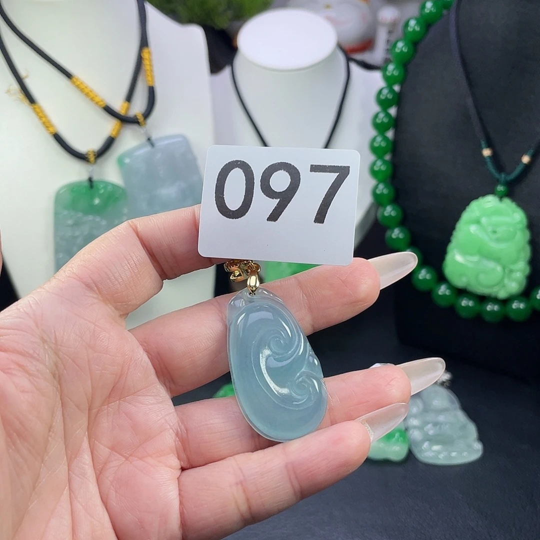 吊坠(赠链)未镶嵌翡翠