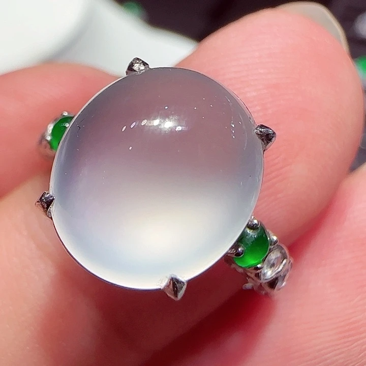 18K金镶嵌戒指翡翠戒指