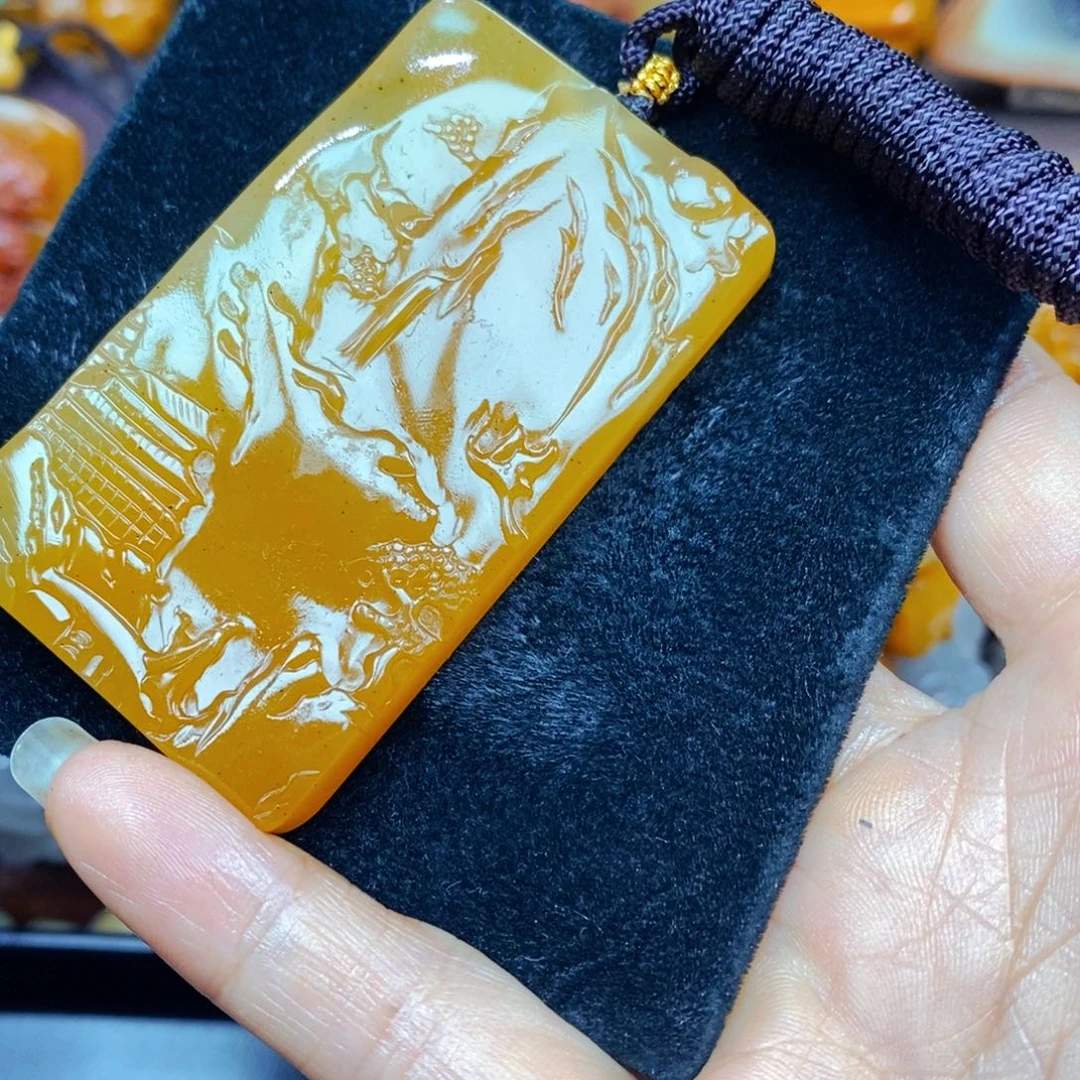 未镶嵌石英质玉（黄龙玉）颈饰