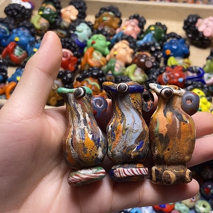 琉璃颈饰小鸟花瓶一个