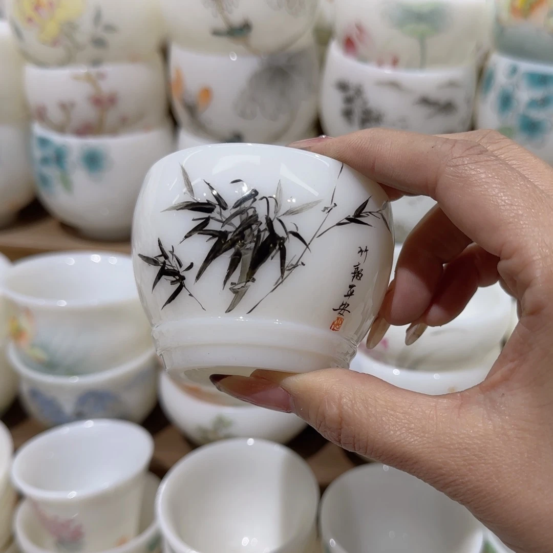 听***者茶杯的设计风格很好的诠释