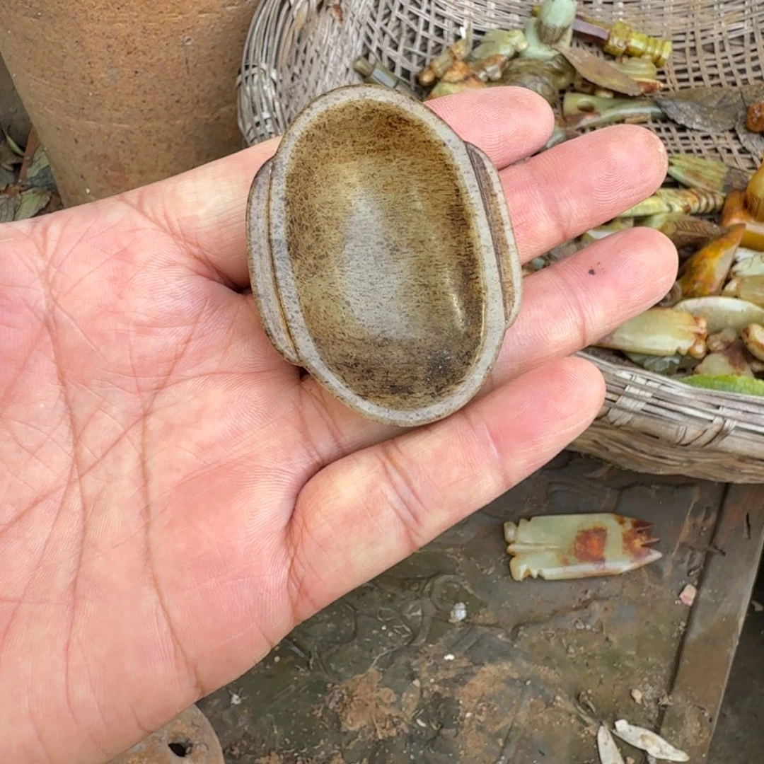 汉***韵岫岩河磨玉（透闪石质玉）未镶嵌挂件