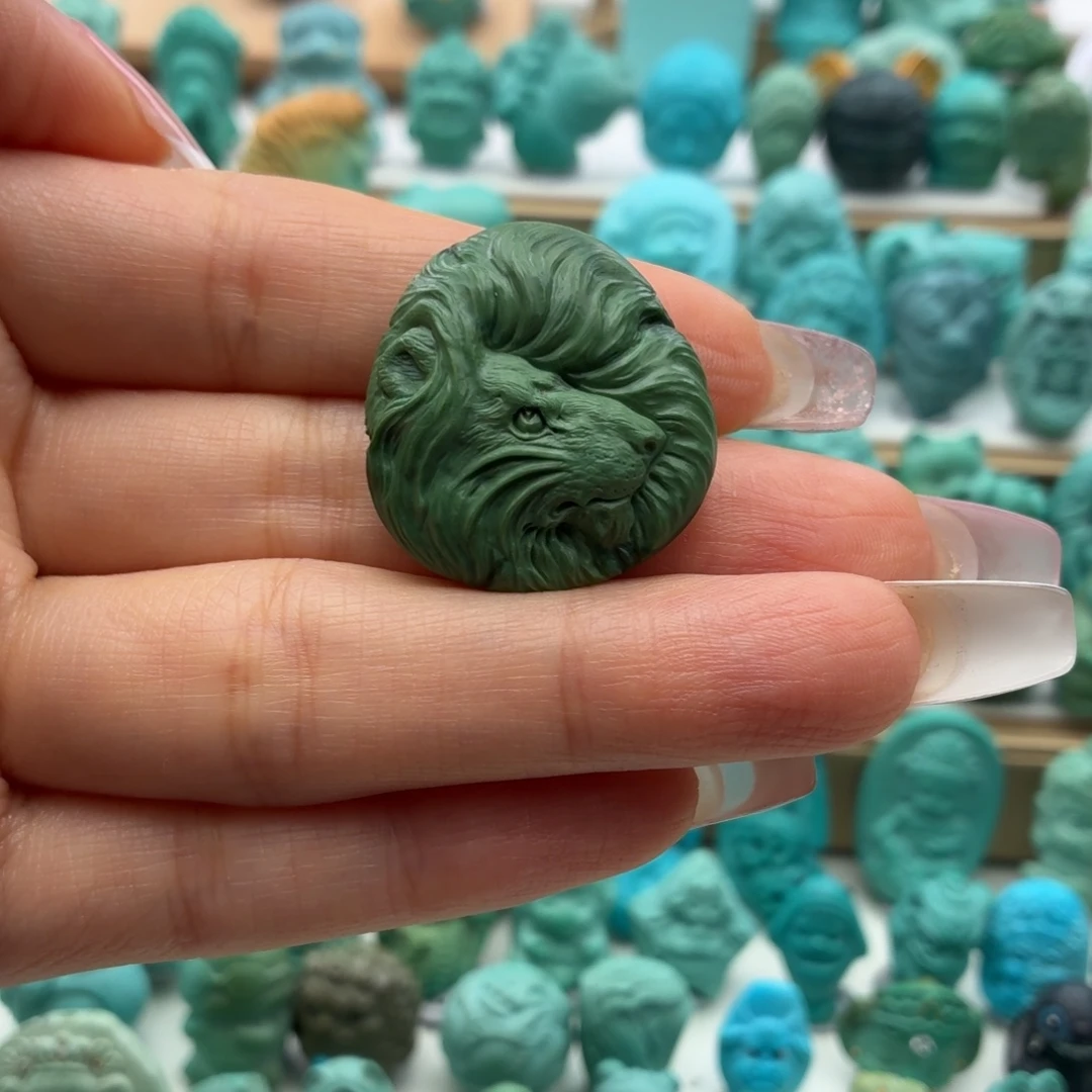 温***人绿松石未镶嵌饰品