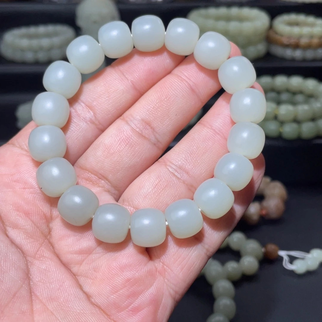 九***千和田玉（糖玉）未镶嵌颈饰