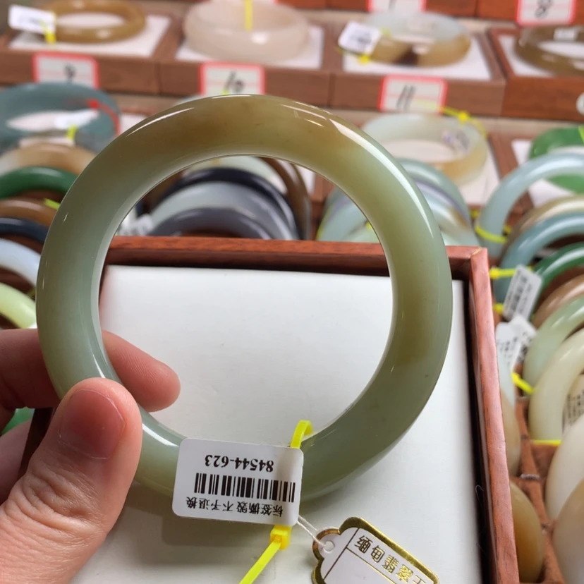 【闪购商品】和田玉手镯未镶嵌61