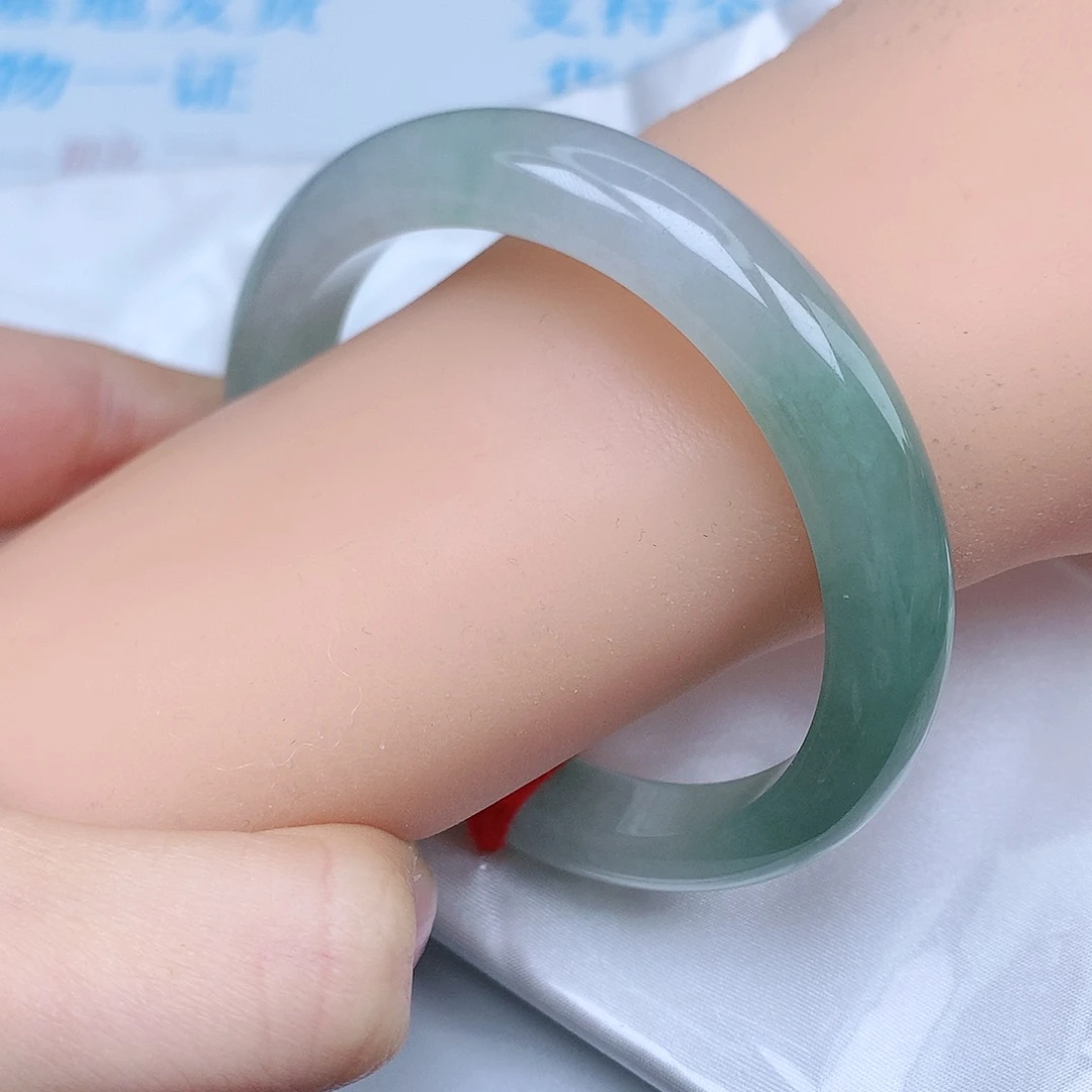 翡翠手镯未镶嵌天然