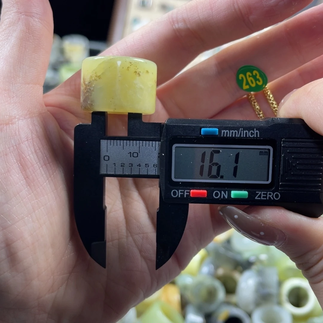 蛇纹石玉未镶嵌戒指