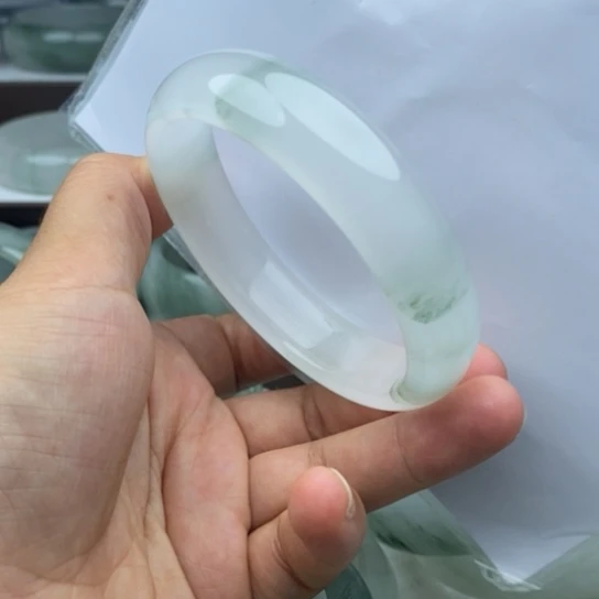未镶嵌手镯石英质玉（金丝玉）