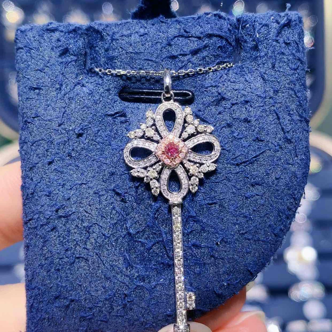 【闪购商品】颈饰18K金镶嵌钻石粉钻钥匙项链