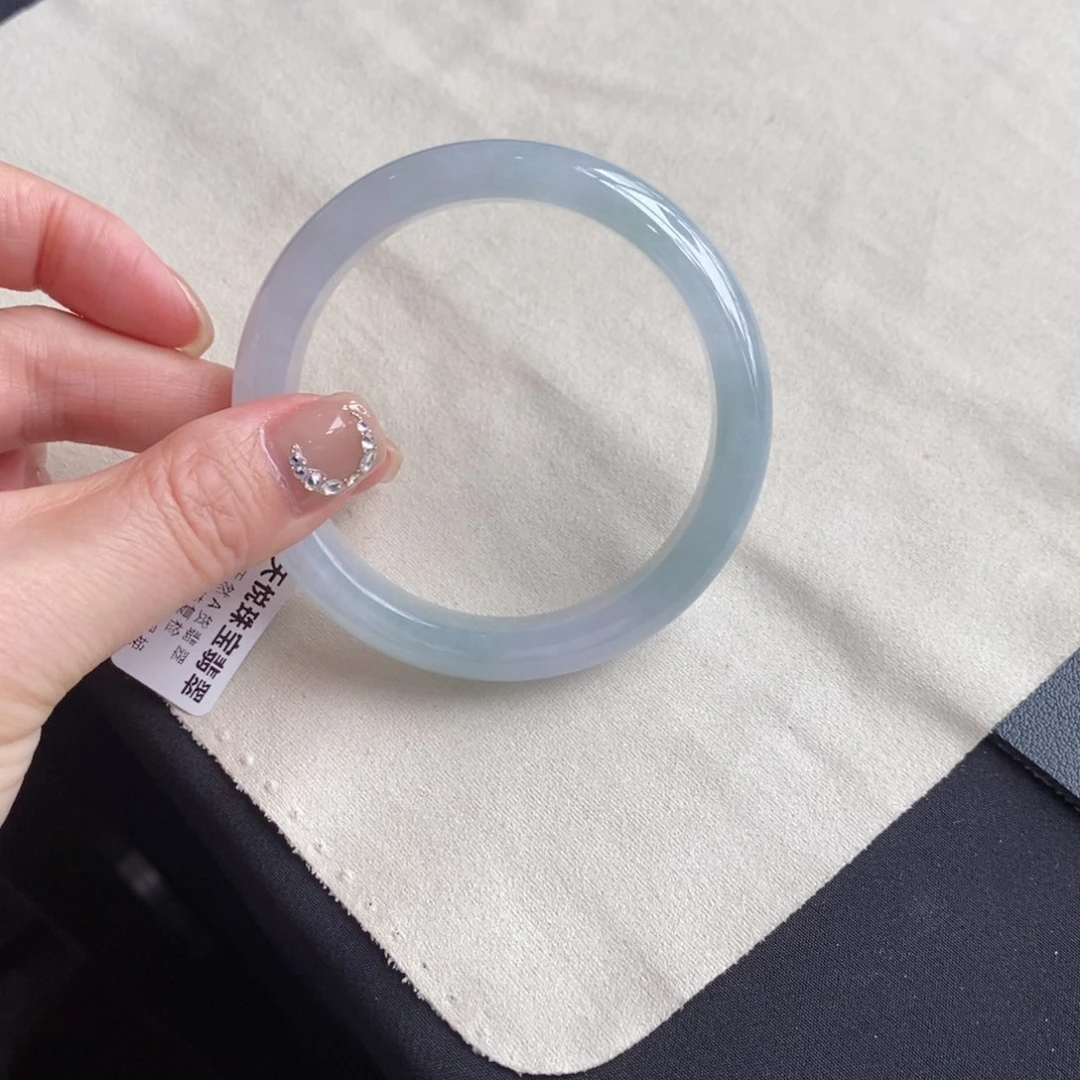 翡翠手镯未镶嵌翡翠