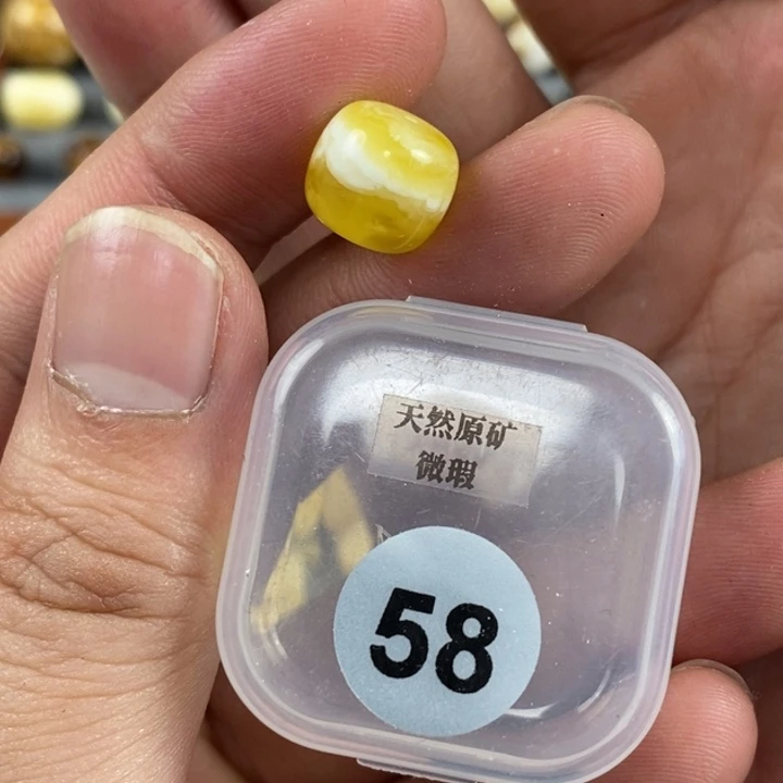 未镶嵌琥珀珠宝奇石